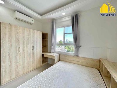 Hire Studio Window_Full Builder/ District 1