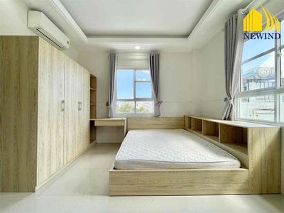Hire Studio Window_Full Builder/ District 1