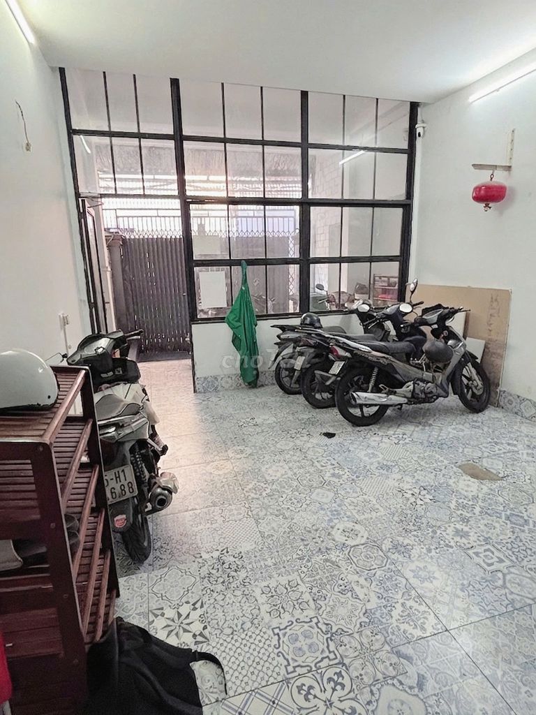 Rent Nguyễn Văn Lạc, Bình Thạnh district.