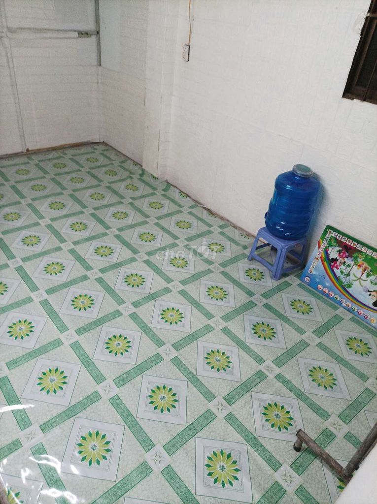 Cooler room in the main house, outside bathroom shared, one car.