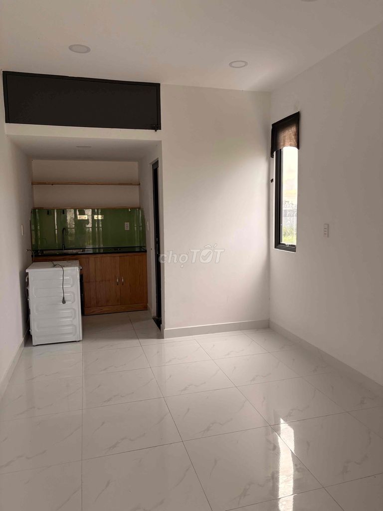 The owner of Lê Văn Lương-Phước Kiển Nhà Bè is renting the room.