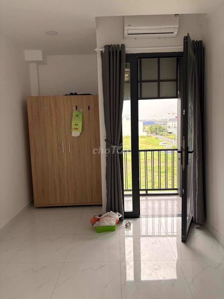 The owner of Lê Văn Lương-Phước Kiển Nhà Bè is renting the room.