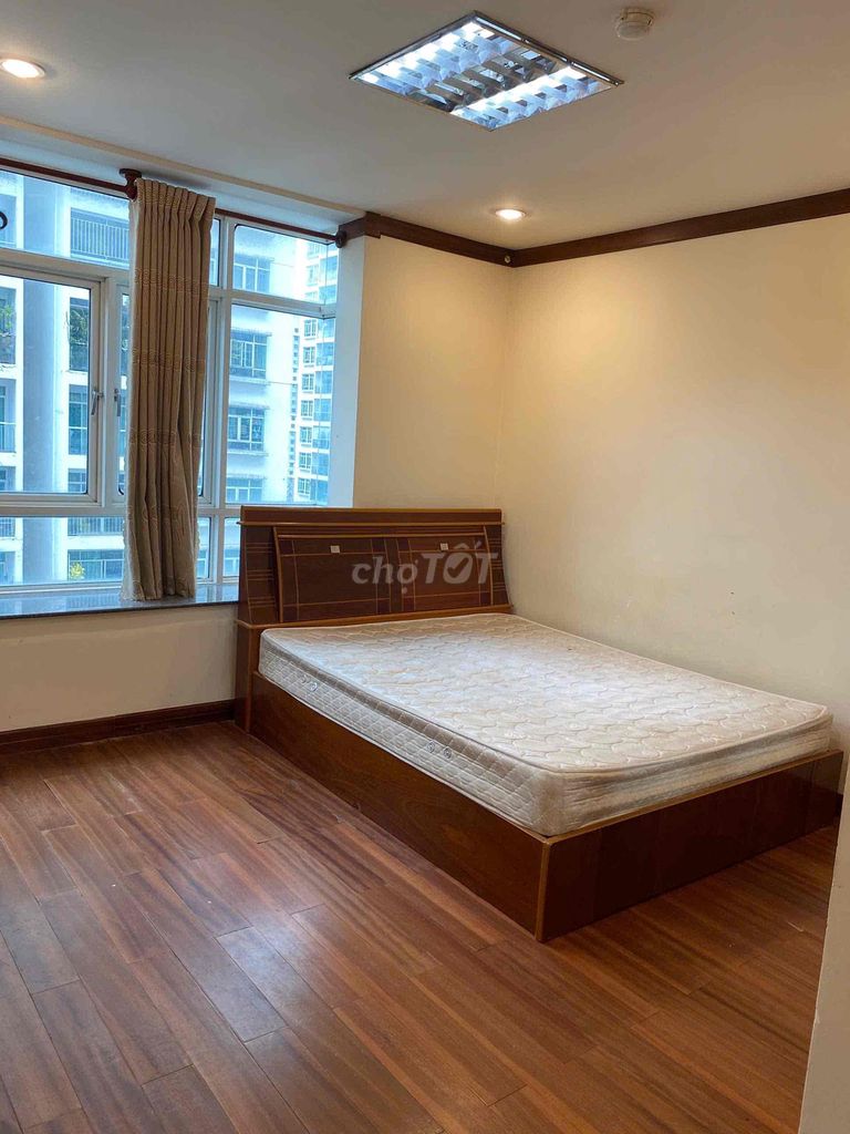 Rent the chamber at the University of Sun and the High House. Freedom time.