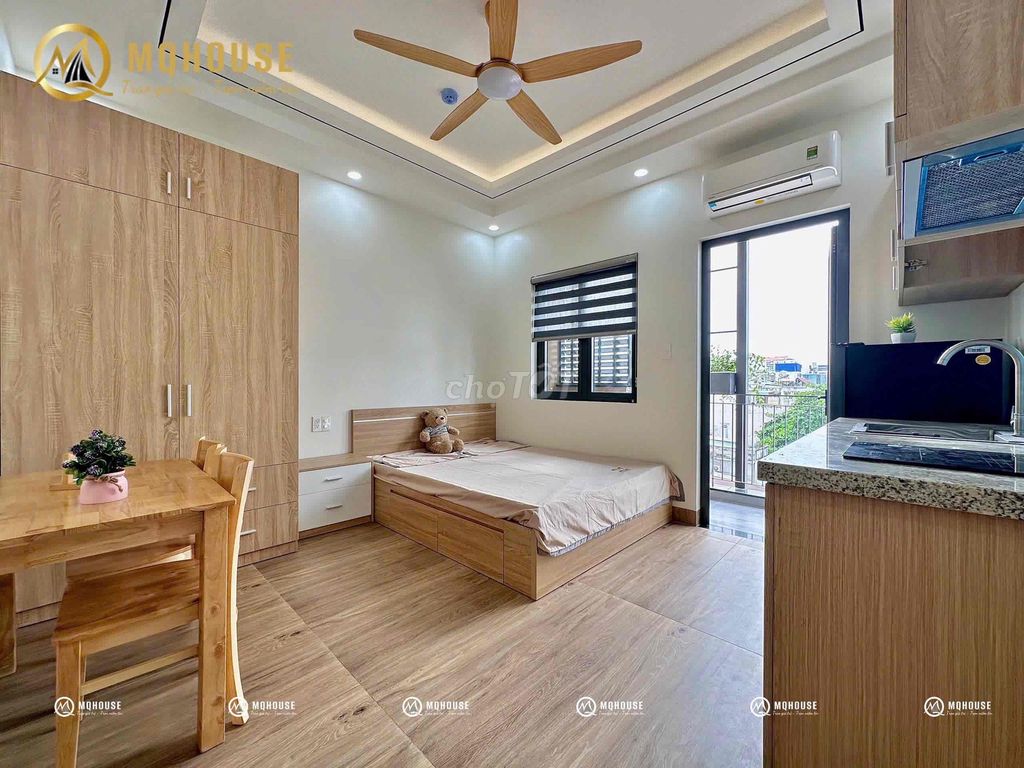 Rent a balcony suite full of furniture in the cheap republic