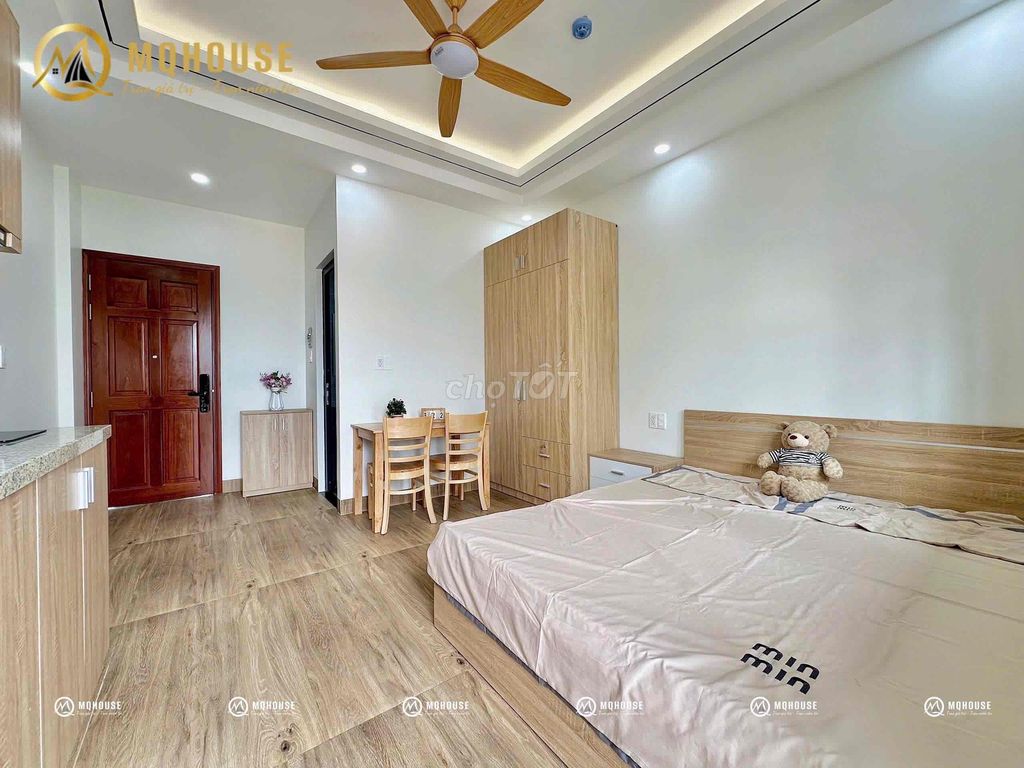 Rent a balcony suite full of furniture in the cheap republic