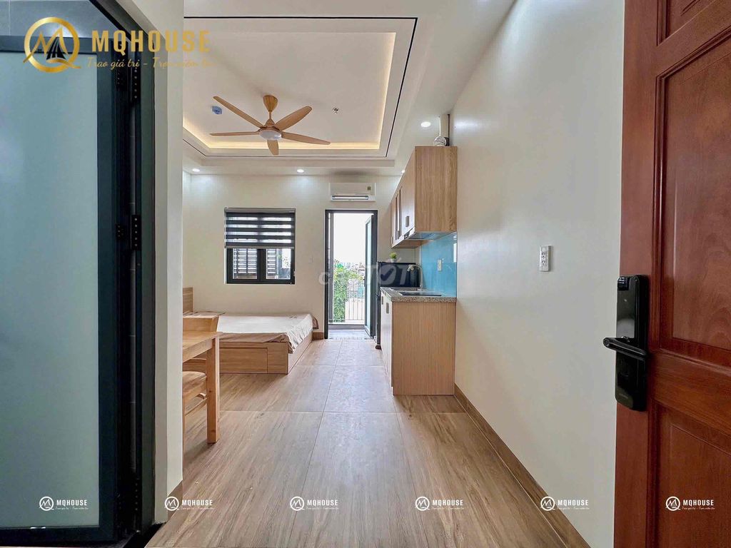 Rent a balcony suite full of furniture in the cheap republic