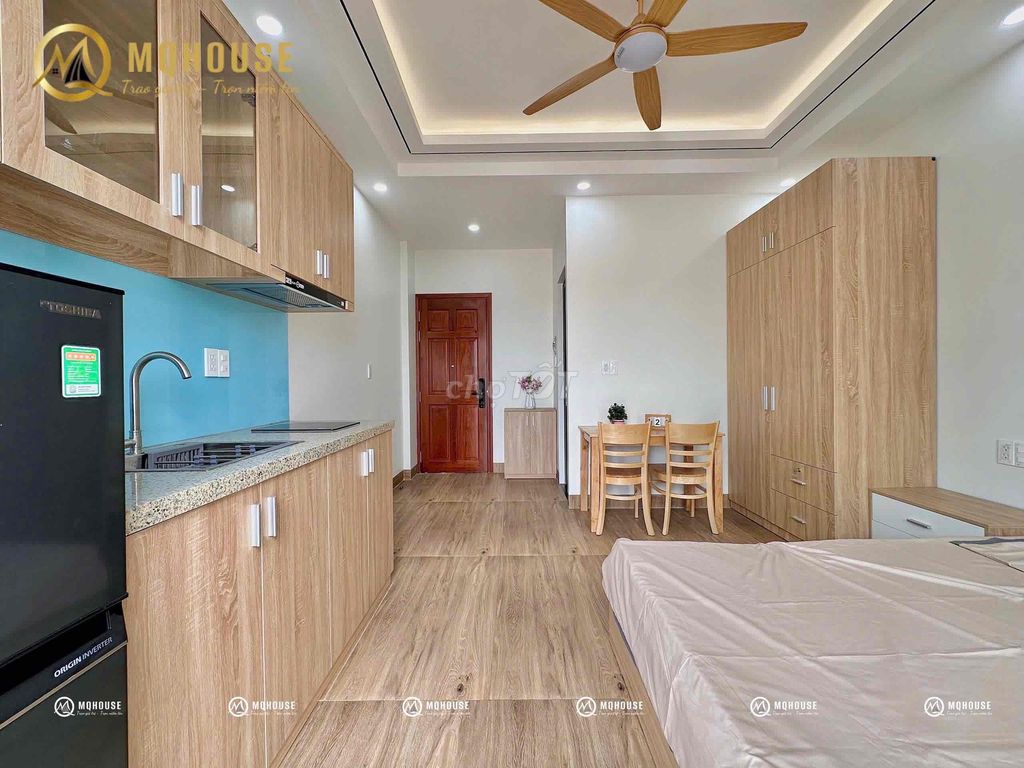 Rent a balcony suite full of furniture in the cheap republic