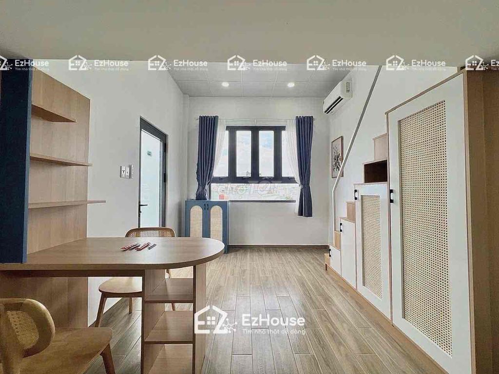Rooms with 490 Seven, in the Republic, in the Swedish CV