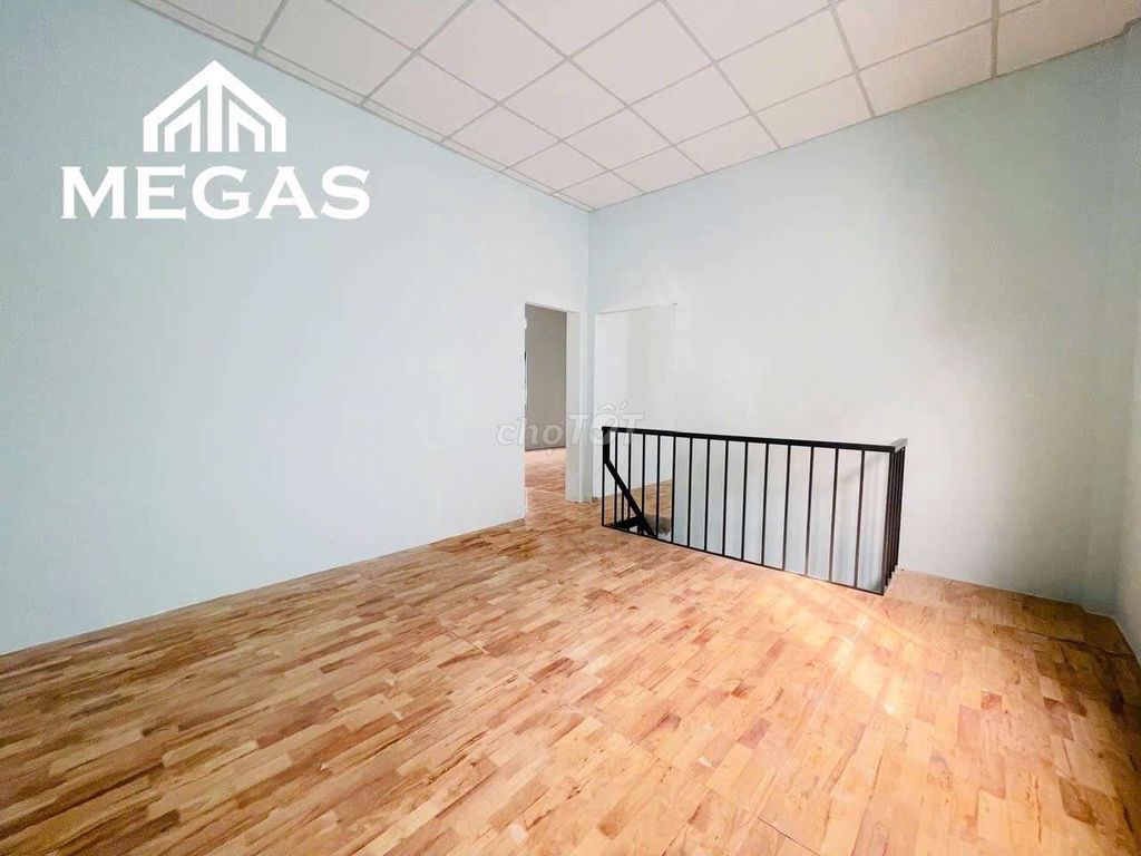 Rent 1 Land 1 float 30 M2 at the new market - oil mound