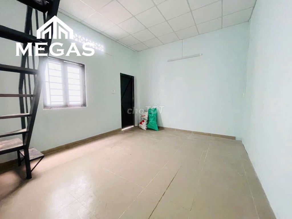 Rent 1 Land 1 float 30 M2 at the new market - oil mound
