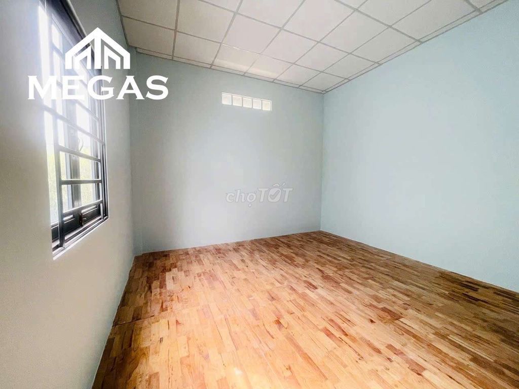 Rent 1 Land 1 float 30 M2 at the new market - oil mound