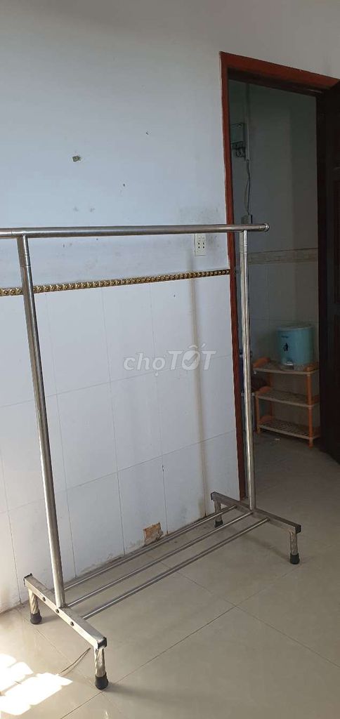 Rent a cheap room near the University of Public Trade for 3 minutes' walk.