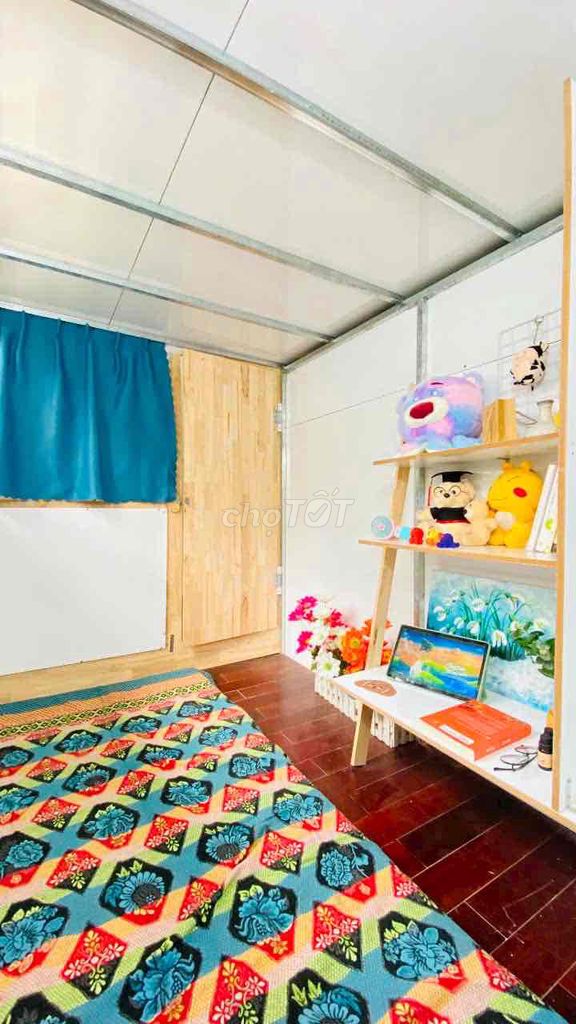 Hotel one full sleepbox near the CJ.