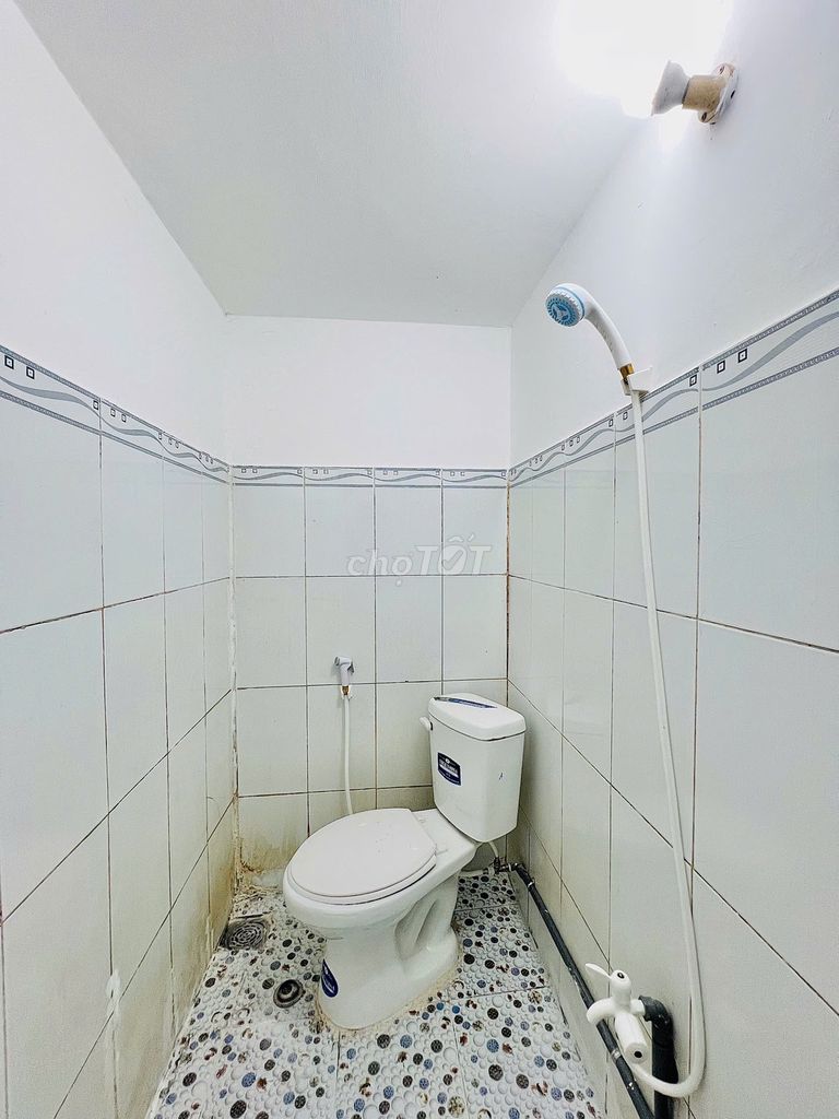 New room, clean, cheaply near the security administration, college law.