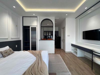 It's the owner who's renting the apartment. One bedroom is now Hai Bà Trưng new luxry.