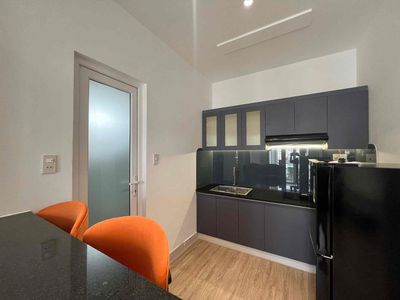 It's the owner who's renting the apartment. One bedroom is now Hai Bà Trưng new luxry.