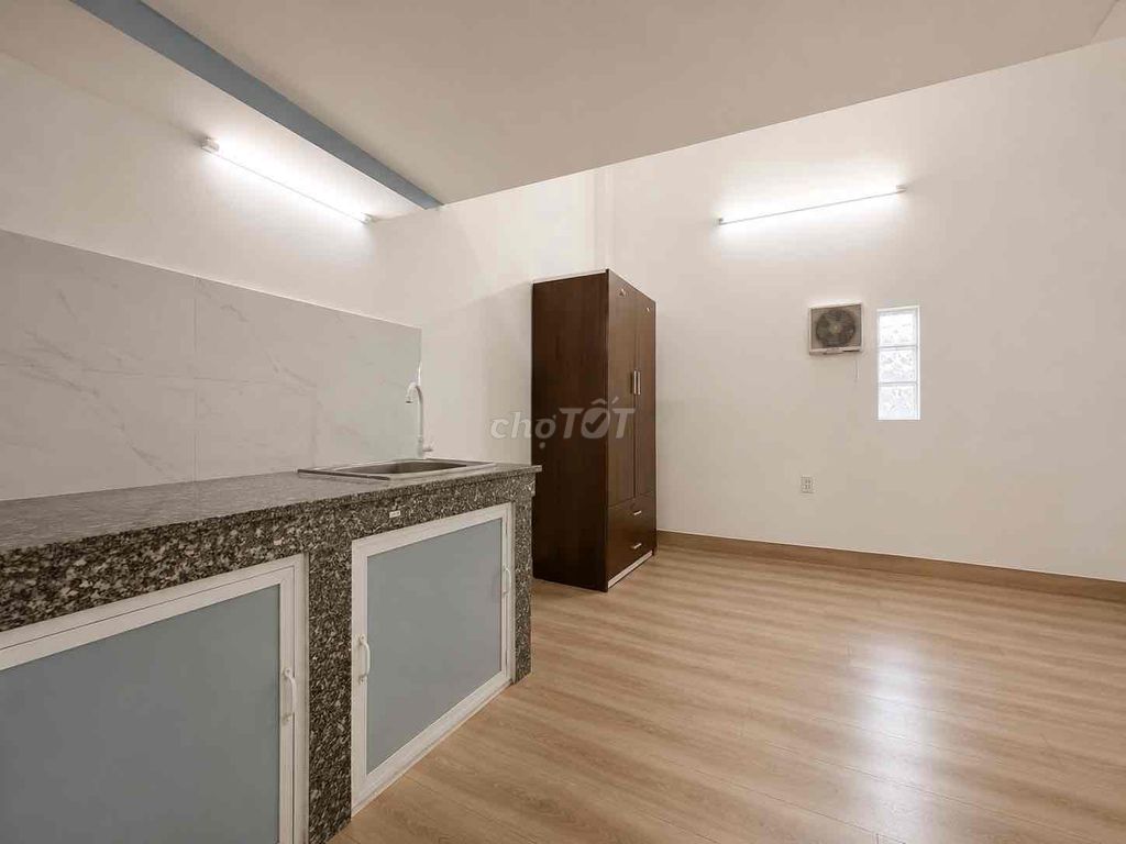 Rent the 7th chamber near the University of Constitution.
