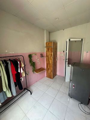 1st and Free, Comfort, Security, Clean