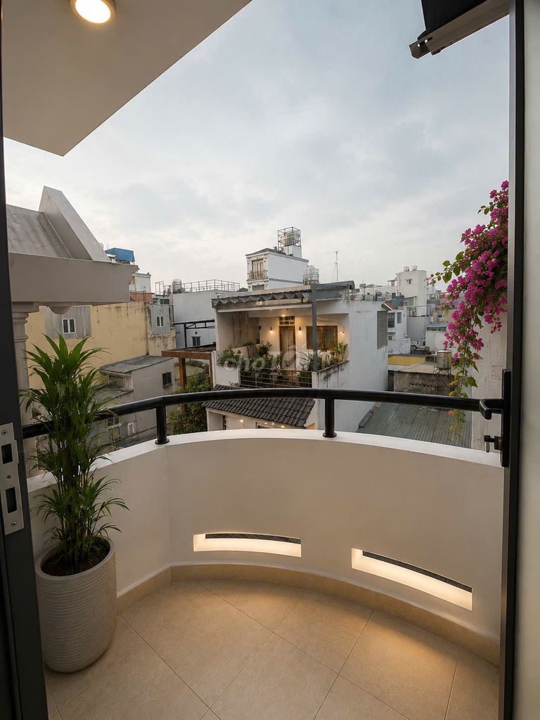 A private wash-cleaning-house room. 5.5 million.
