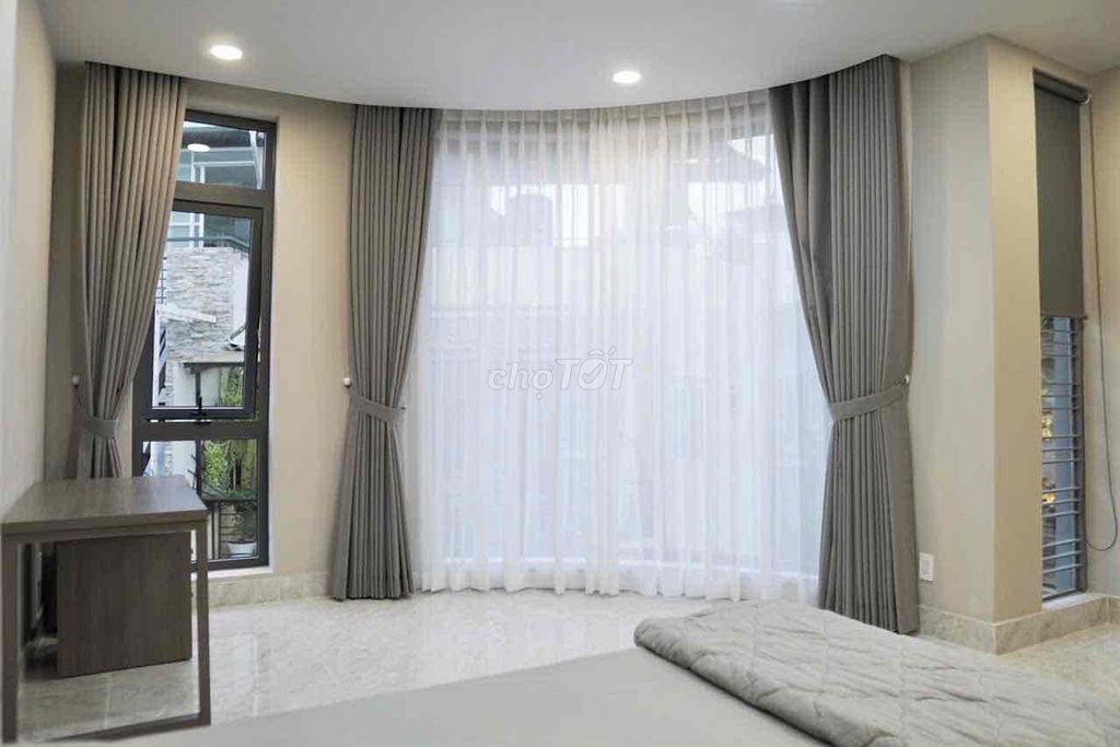 Rent studio full window - interior in the heart of District 3