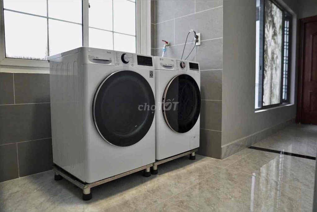 Rent studio full window - interior in the heart of District 3