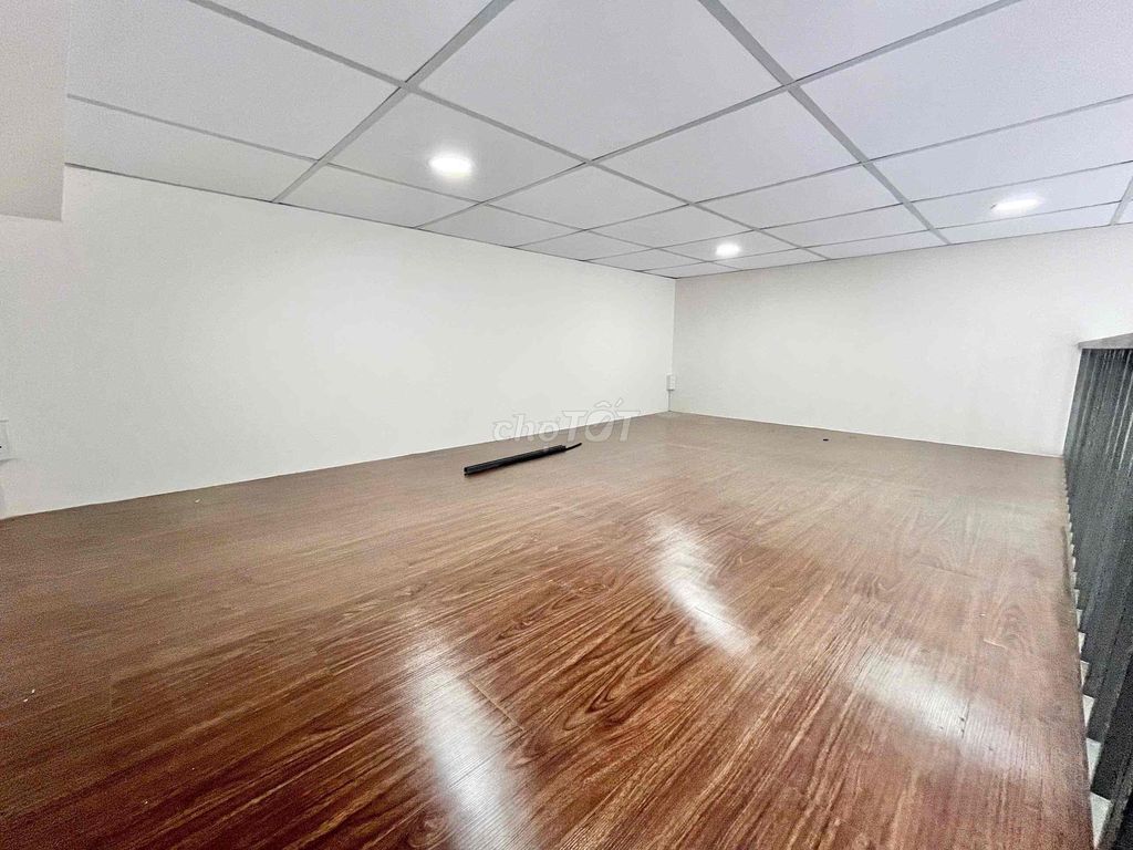 The guard's room is wide, and the cost is good. Right near the roof, the trade, the vincomq9.