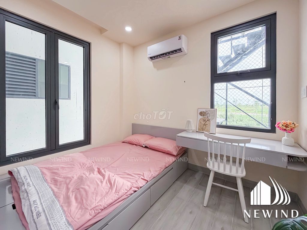 A 100 percent new leased exclusive, window balcony. Near the rmit, tdtu, University Open Ou
