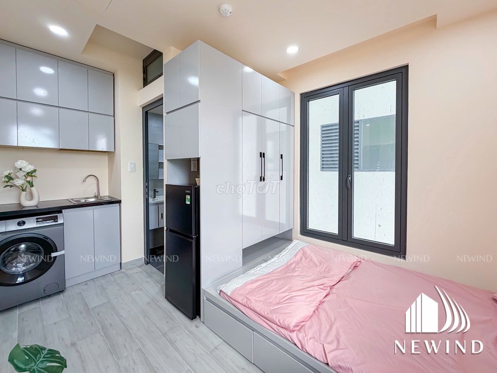 A 100 percent new leased exclusive, window balcony. Near the rmit, tdtu, University Open Ou