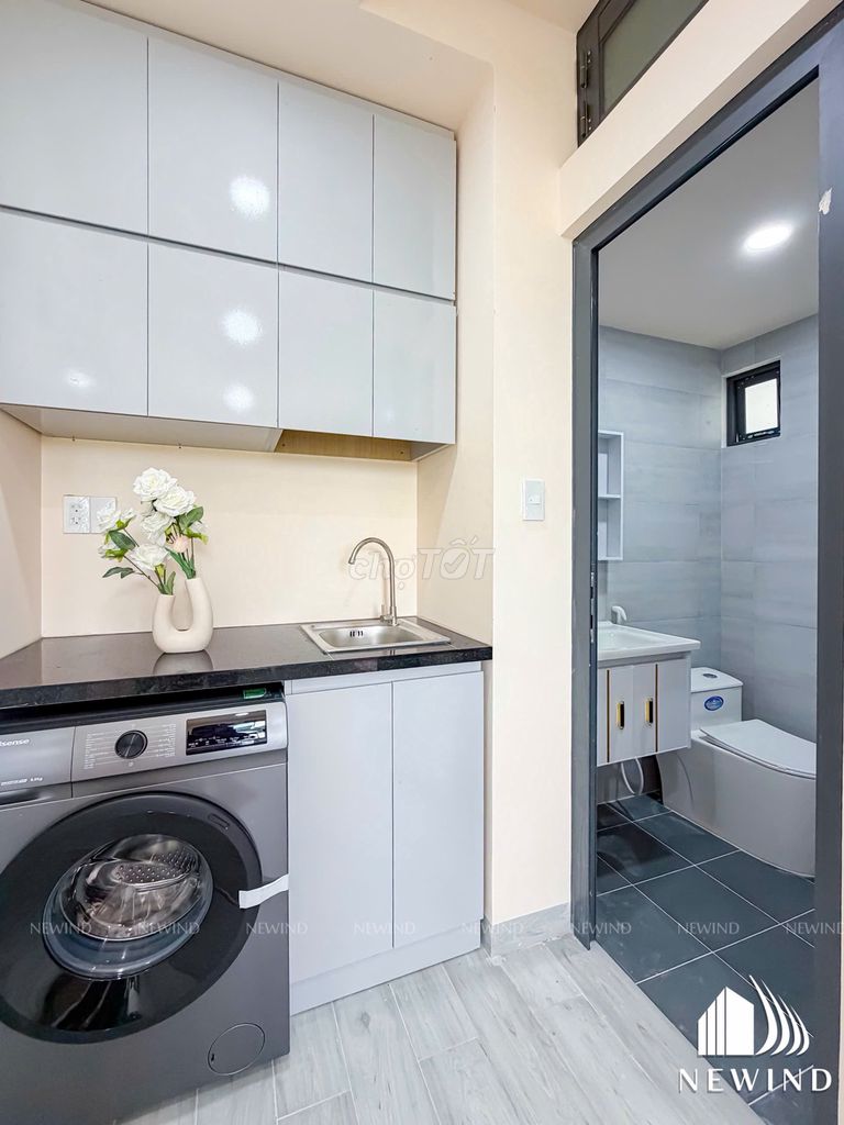 A 100 percent new leased exclusive, window balcony. Near the rmit, tdtu, University Open Ou