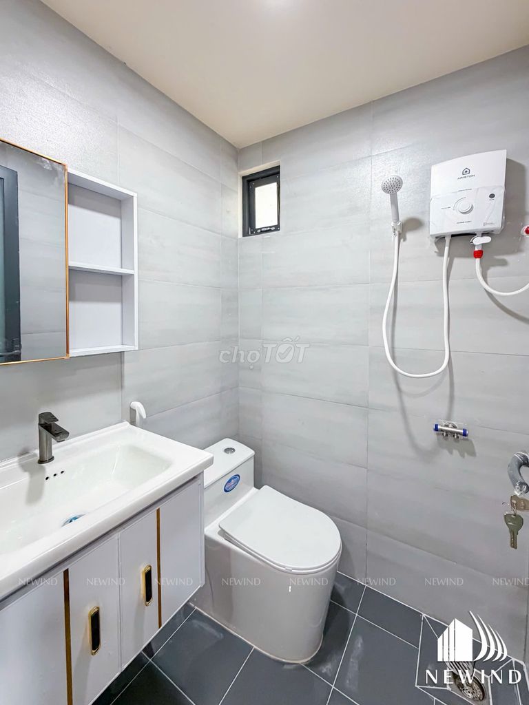 A 100 percent new leased exclusive, window balcony. Near the rmit, tdtu, University Open Ou