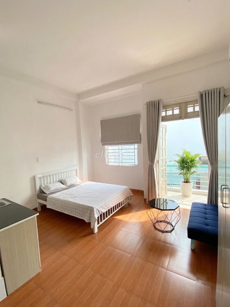 New room, furniture. Right near the front of Yang Kuang