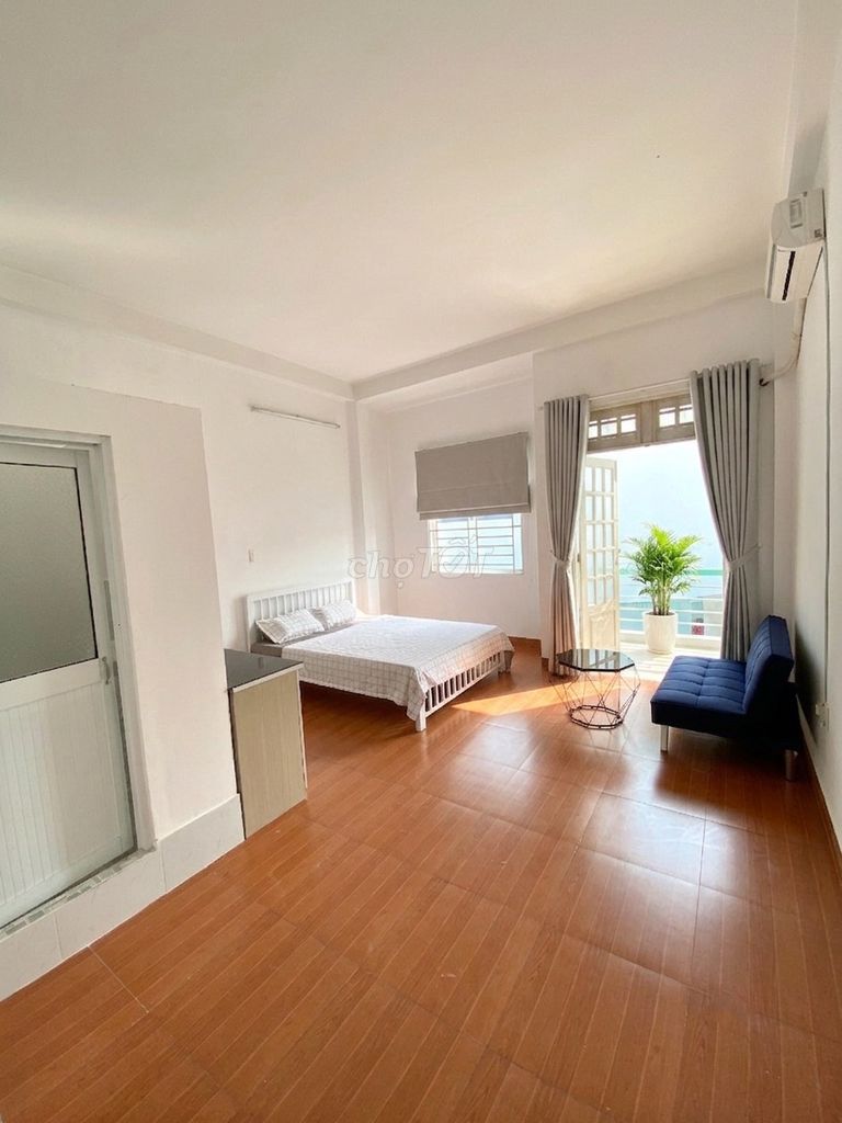 New room, furniture. Right near the front of Yang Kuang