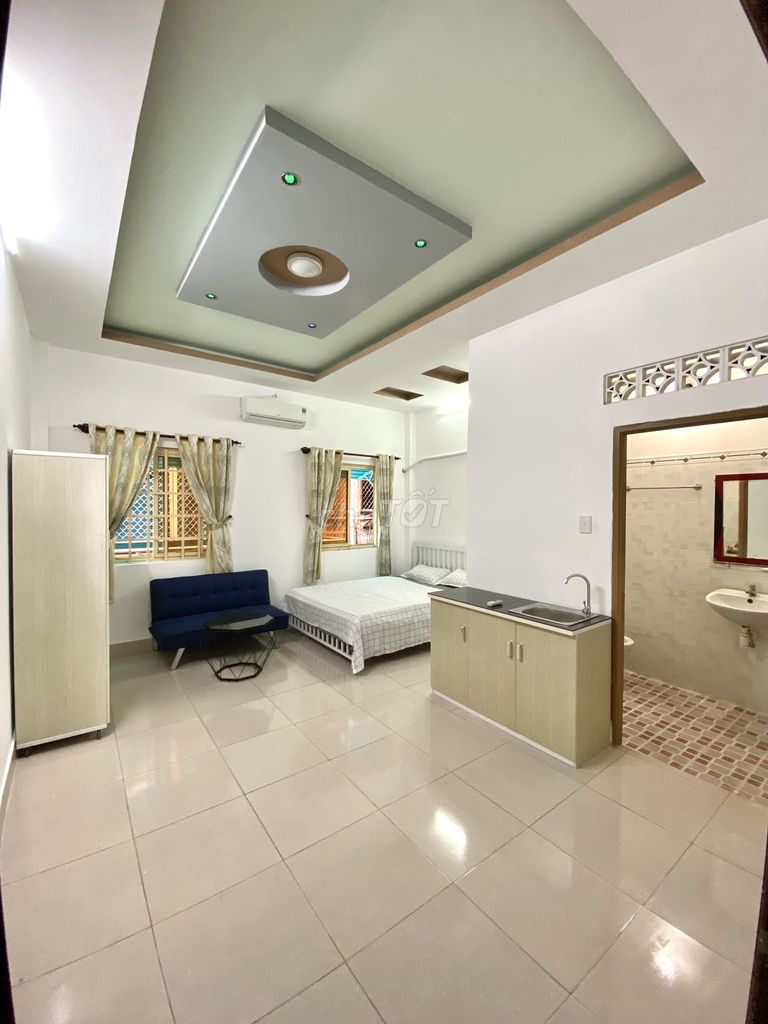 New room, furniture. Right near the front of Yang Kuang