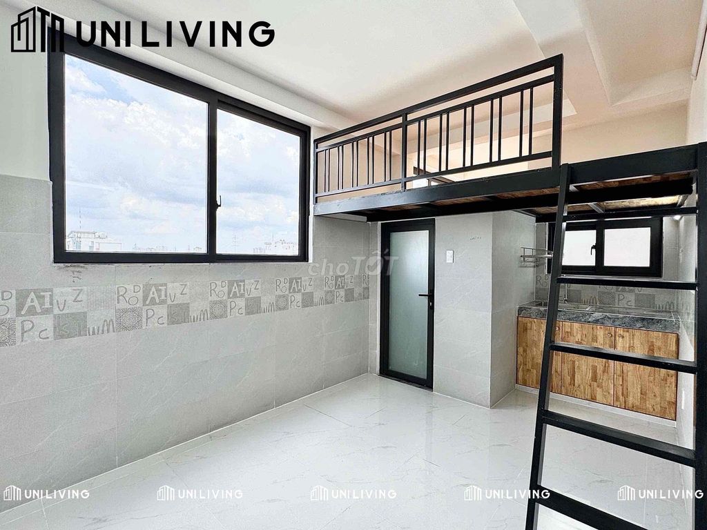 The balcony room. Three people. Three cars.