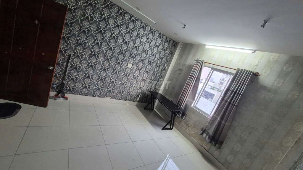 Room 21 meters cold, washing machine, window, free time.