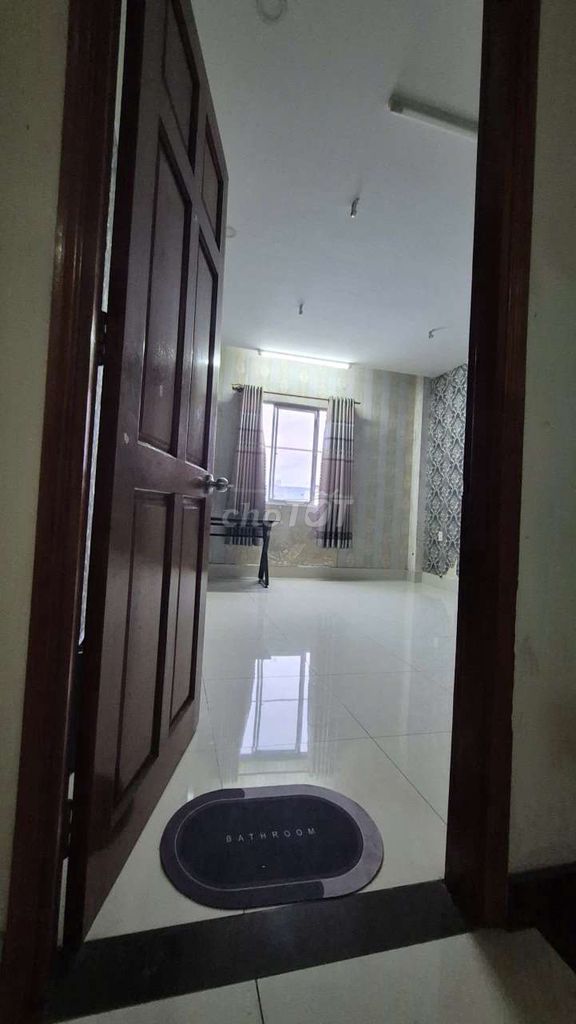 Room 21 meters cold, washing machine, window, free time.