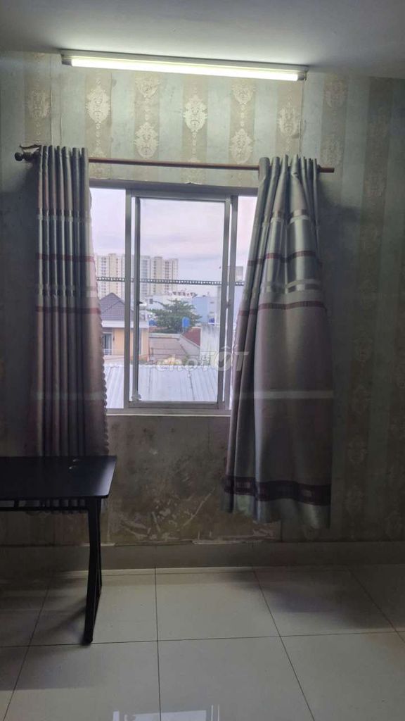 Room 21 meters cold, washing machine, window, free time.