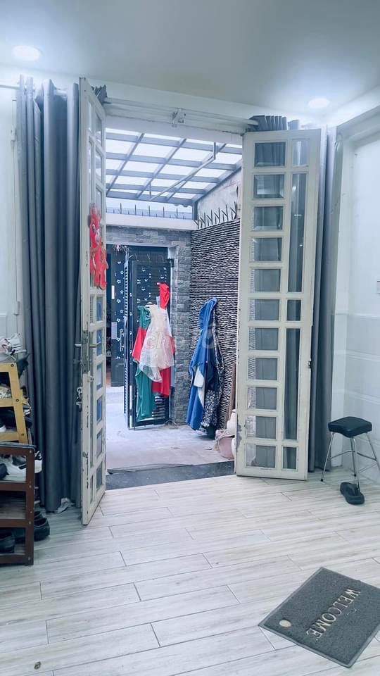 There's only one room left-- near the University of Industrialism.