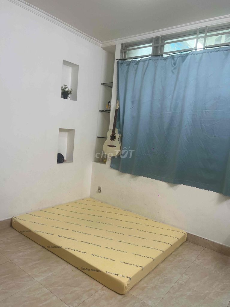 Rent Hoàng Hoa Thám.