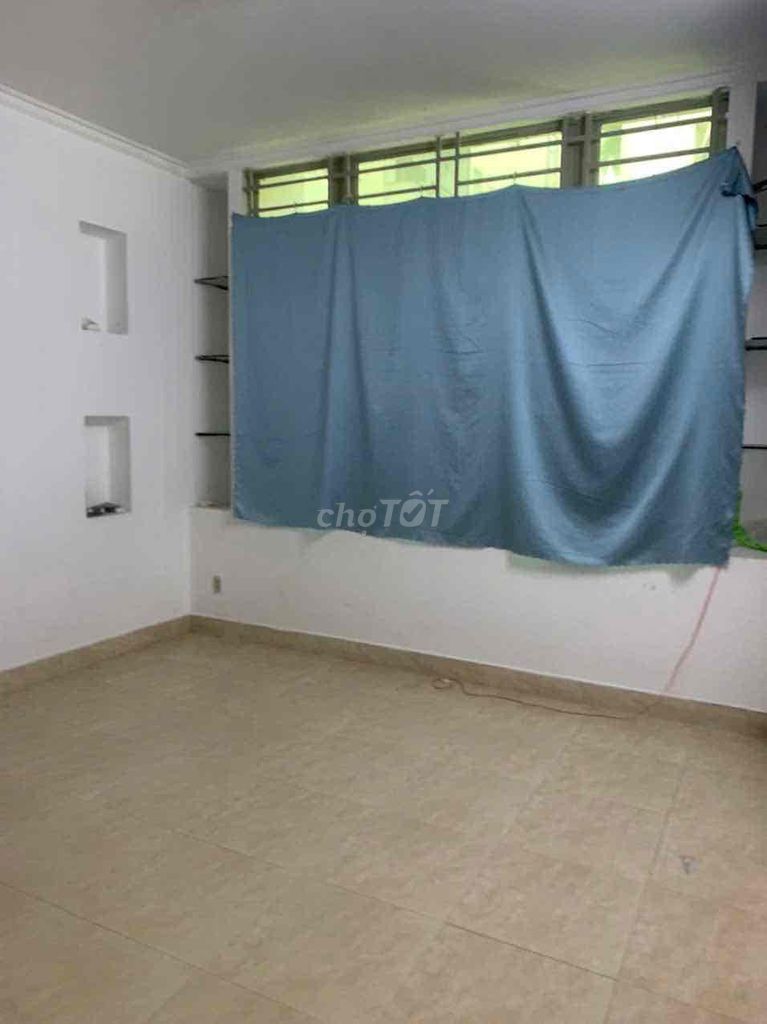 Rent Hoàng Hoa Thám.