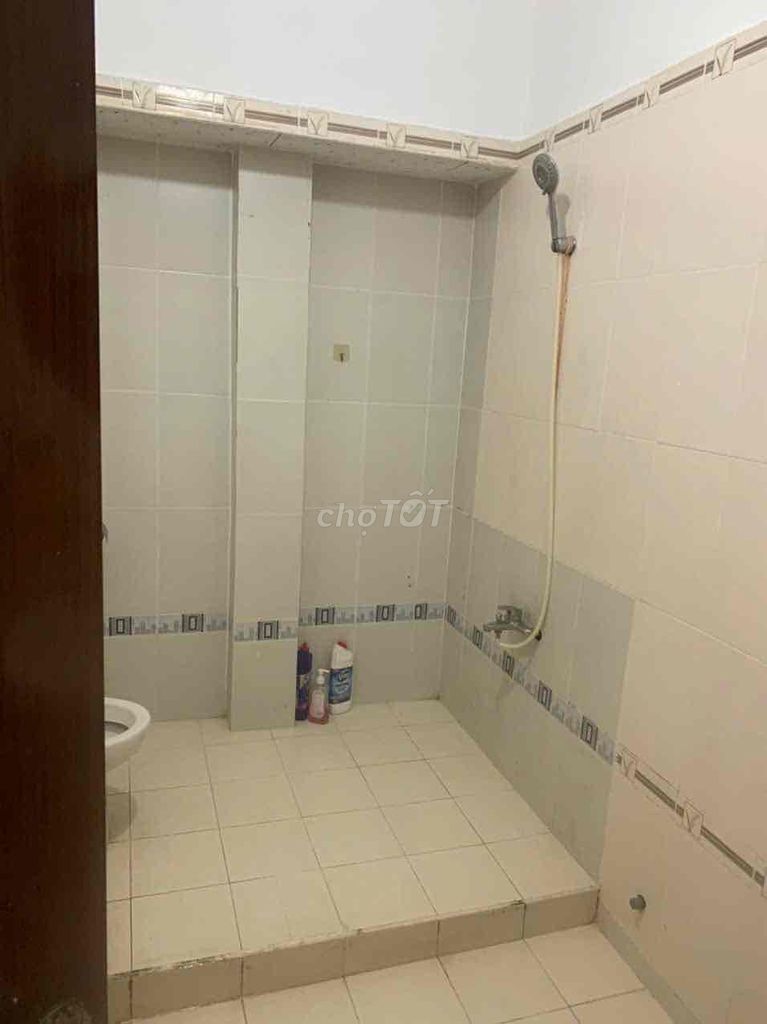 Rent Hoàng Hoa Thám.