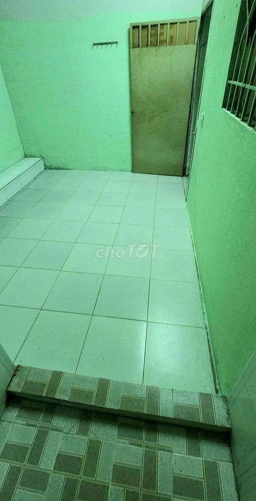 The Bình Tân hotel is cheap.