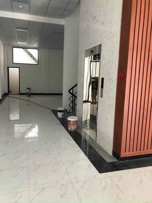 Rent a cash building with a pcc elevator.