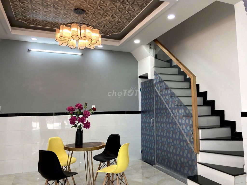 New Room, 2m high kitchen, Cold Machine, Laundry, Free water.