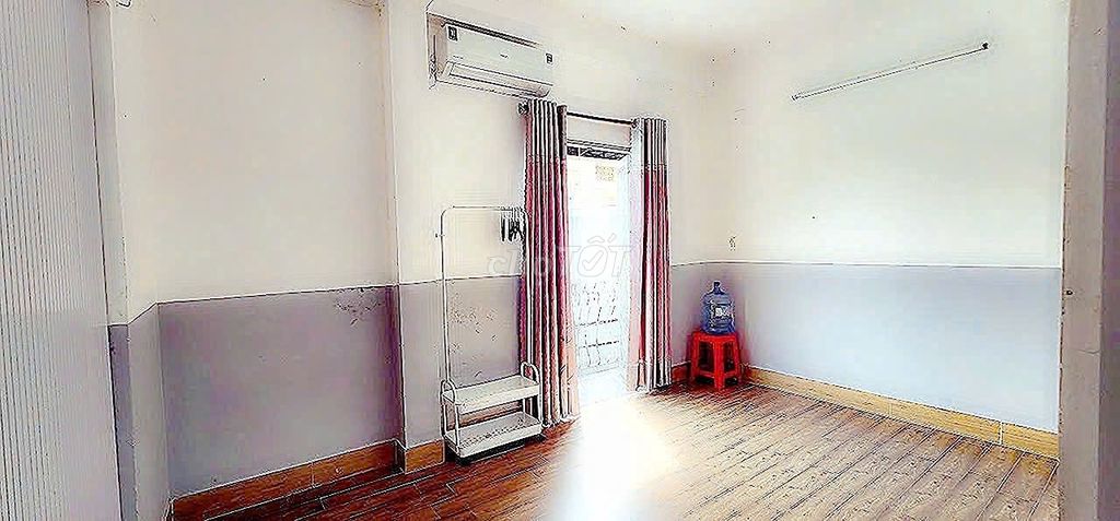 New Room, 2m high kitchen, Cold Machine, Laundry, Free water.