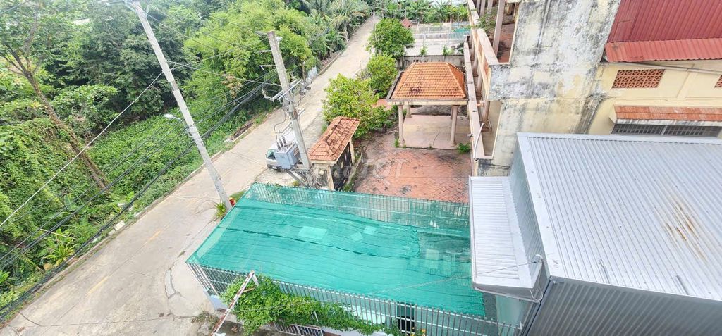 New Room, 2m high kitchen, Cold Machine, Laundry, Free water.