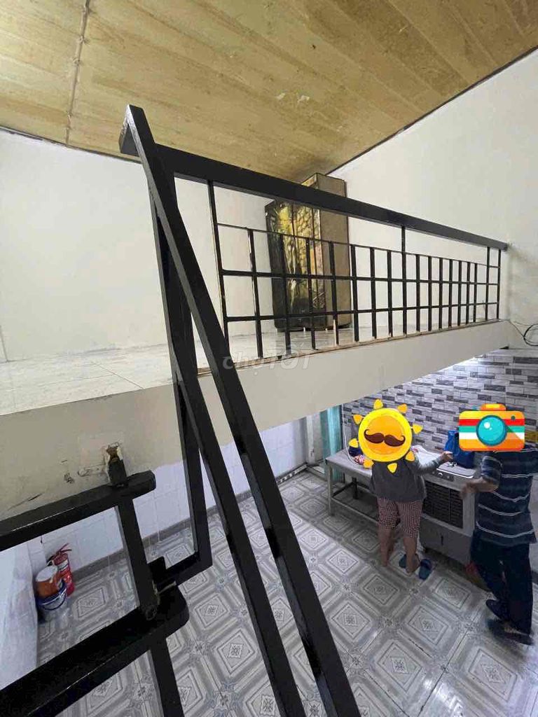 It's the owner who rents 2-2 rooms - entering at student prices.