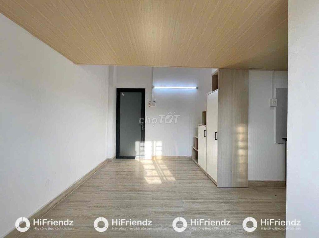 Rent the new building window room 100% ready for air conditioning at 4 April
