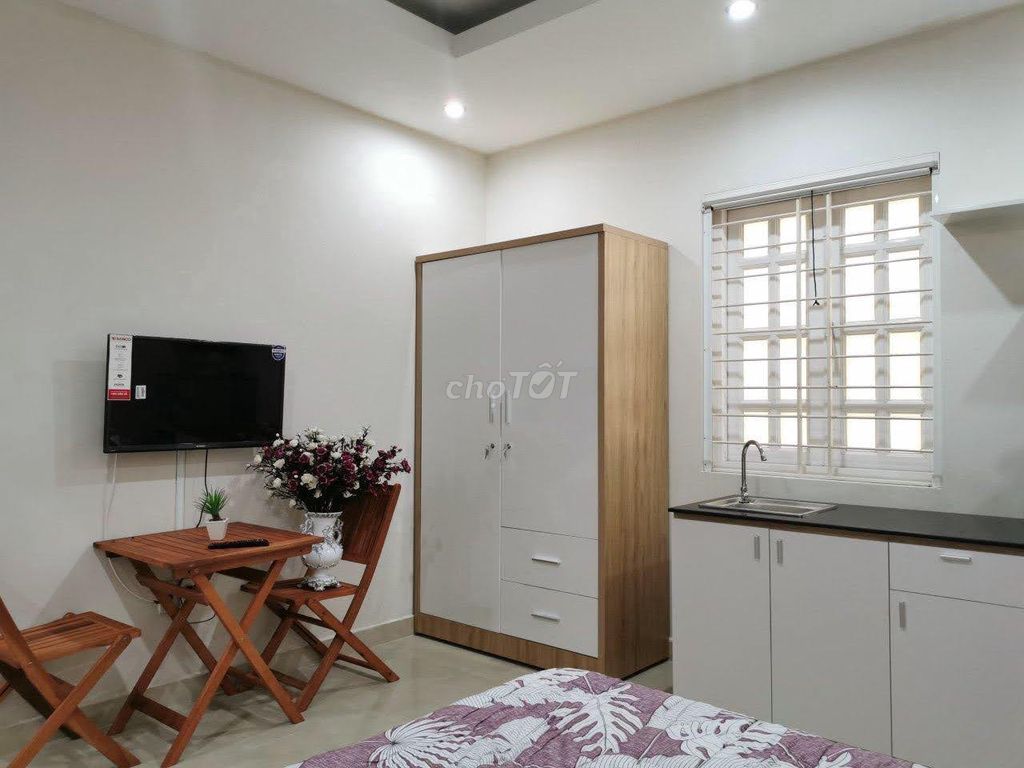 Room 30 m2 on Phú Thuận, full interior.