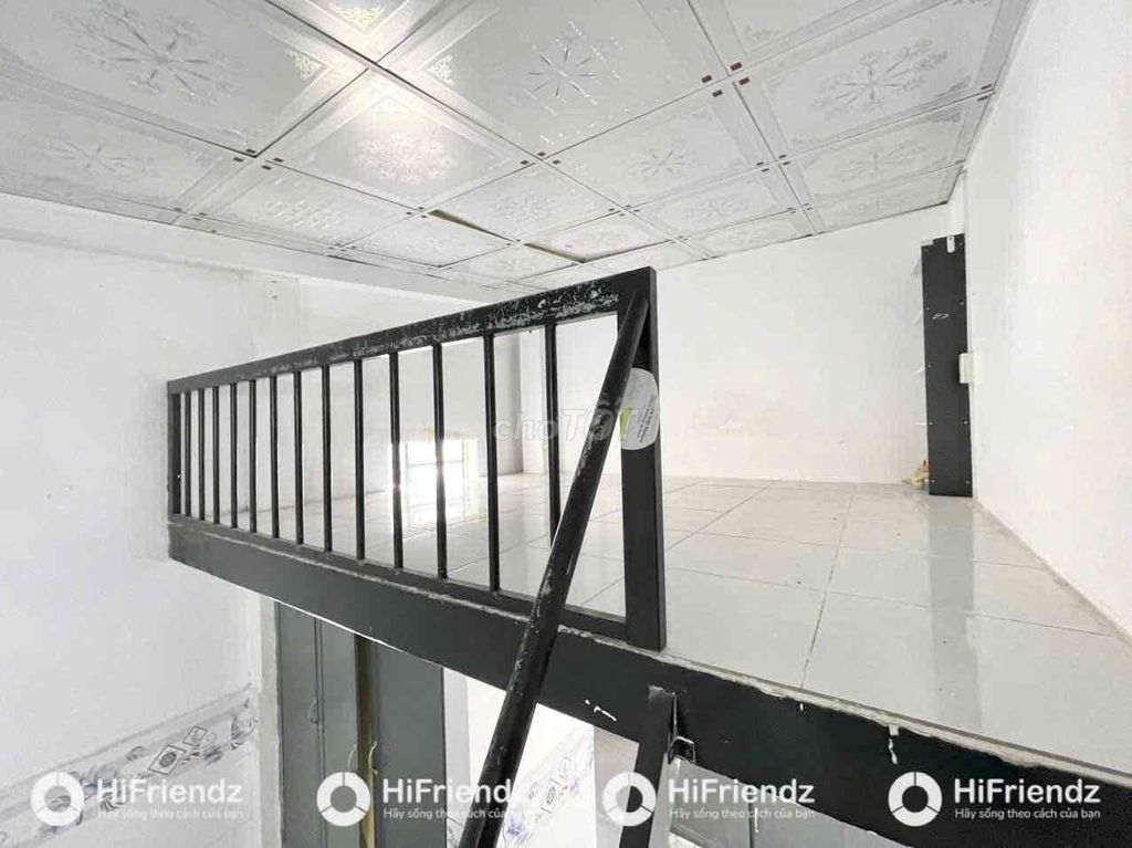 Rent the Underprivilegate Room at Sen's Queen, the University of Constitution.